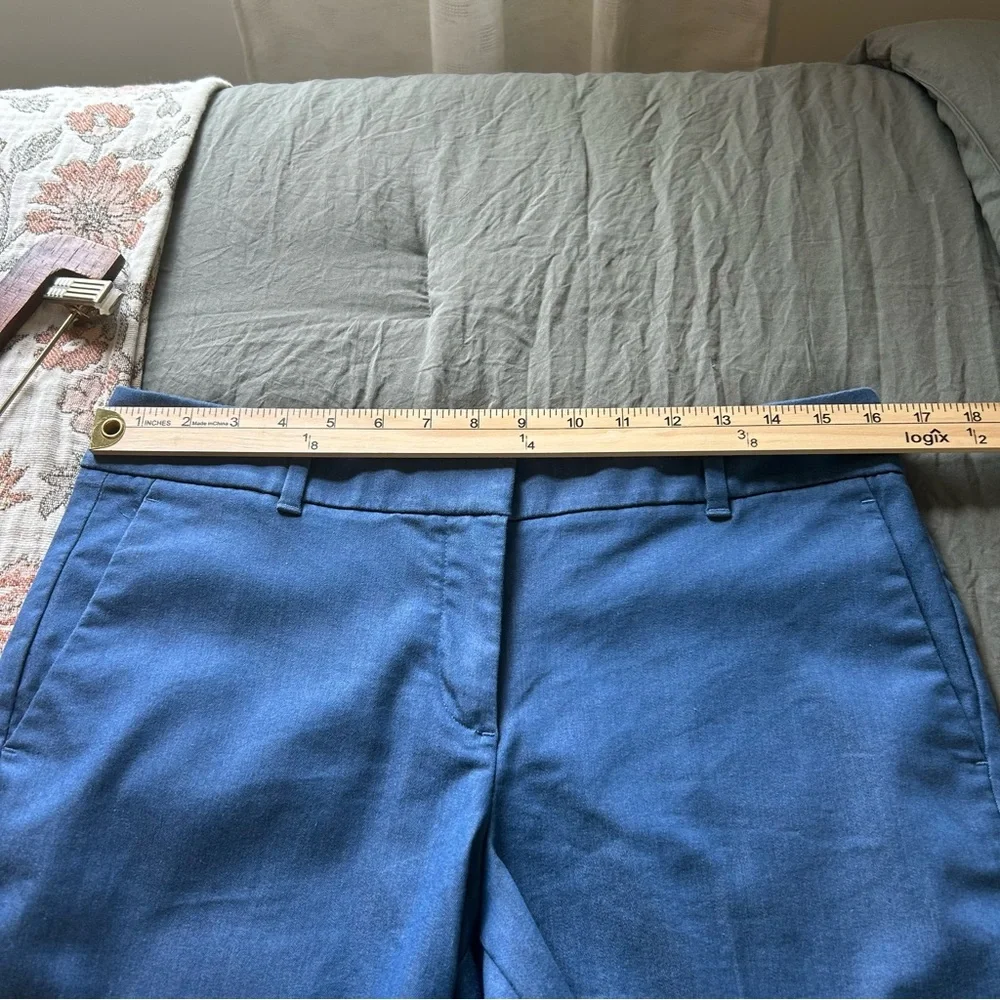 Ann Taylor 11” Chambray Bermuda Shorts. Size 6.